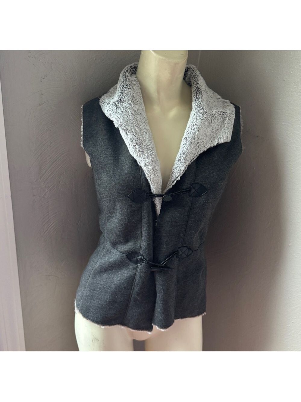 Montanaco faux fur vest size small